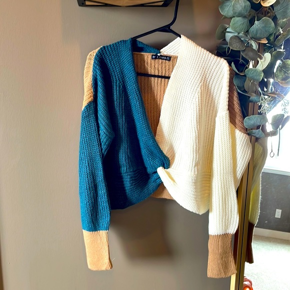 Crop twist knot sweater - Picture 1 of 3